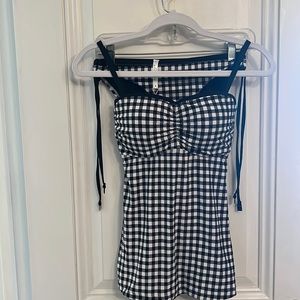 Seafolly two piece swim suit size 4(aus 8), both new but the bottom has tags